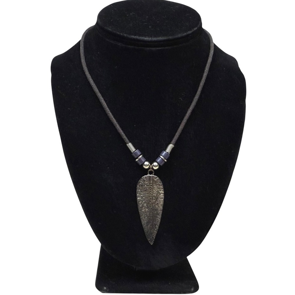 Leaf Pendant Statement Necklace Corded Boho Chic Fashion Jewelry Brown 10 in L